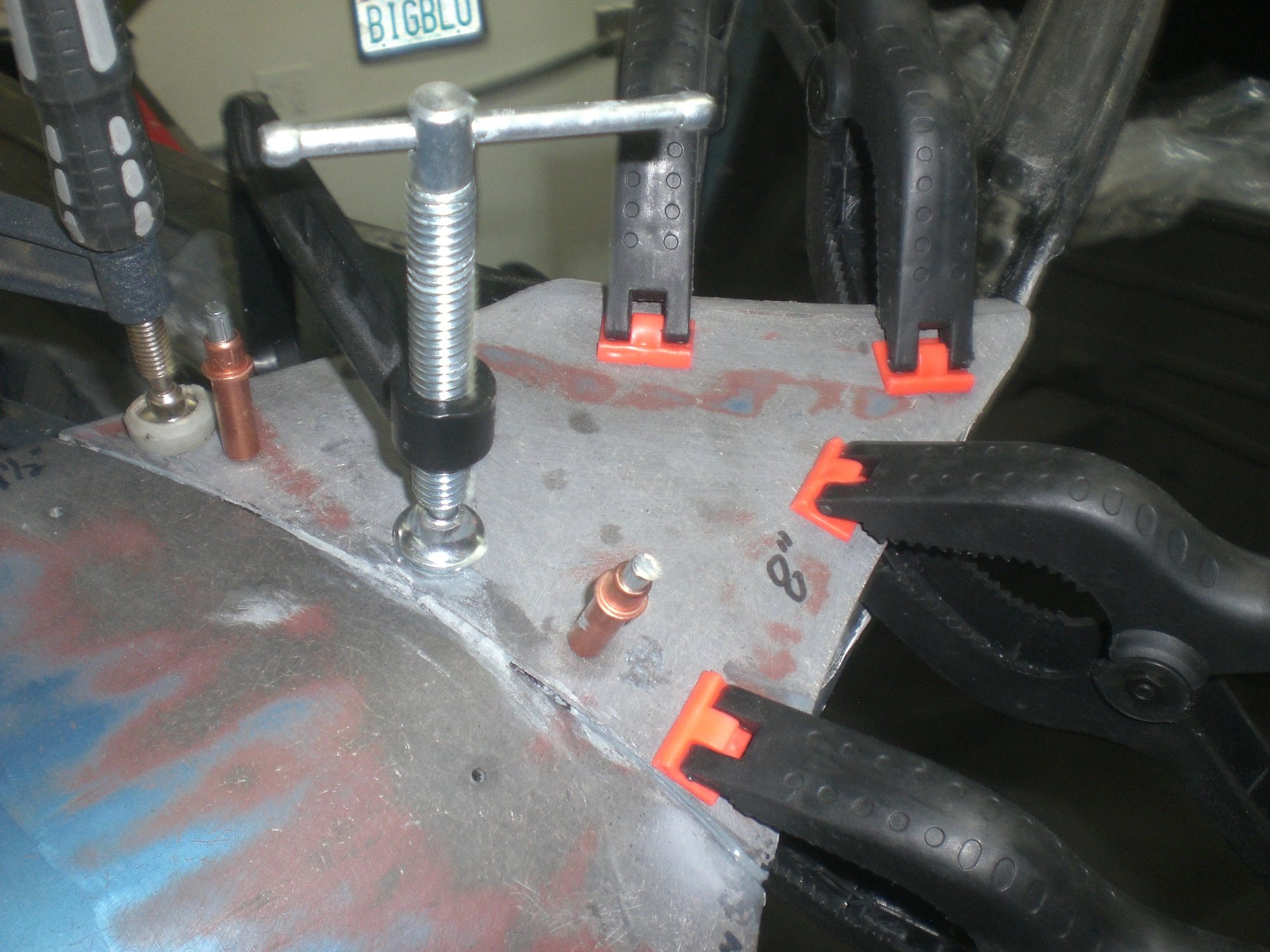 With the adhesive applied, the cut fender tip was clecod into position and glued edges were clamped