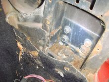 Pass kick panel still had paint and primer showing, but was resprayed black not factory green. Little rust. Who would have guessed a 5 inch rust slot directly above?