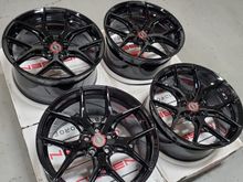With Red ring center caps