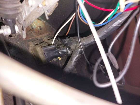 The bulkhead connector is difficult to reach and can be broken if you get to rough.