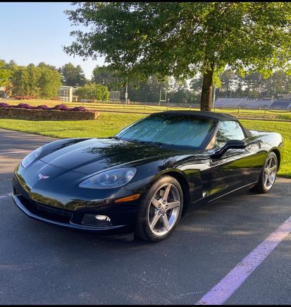 If you zoom in on wheels you can see Was loosely going for a convertible ZR1 vibe w blue calipers 😂