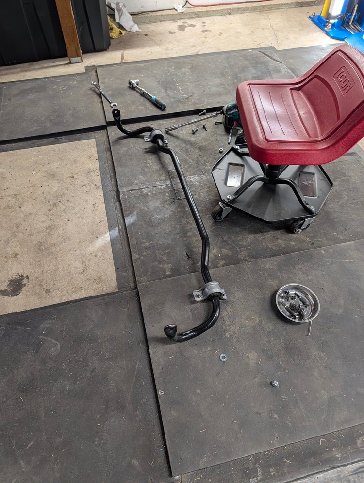 I initially removed the sway bars to see if I can clock them, but it was clearly not possible.
