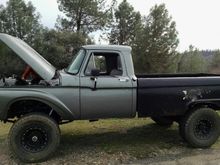 This is the truck sitting on 315/75/16s