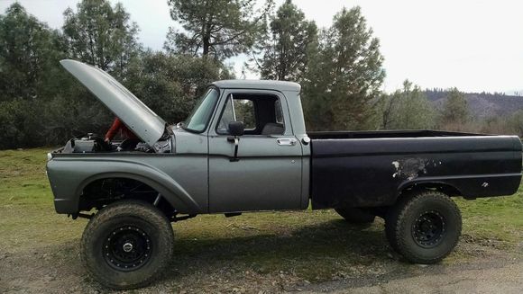 This is the truck sitting on 315/75/16s