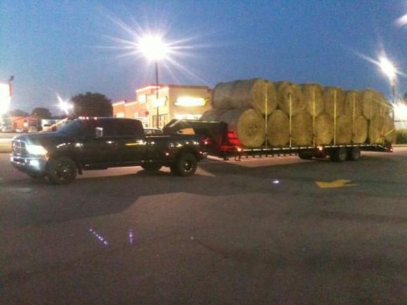 IMG 1118

The 40ft 30 rolls probly bout 30,000lbs not counting trailer