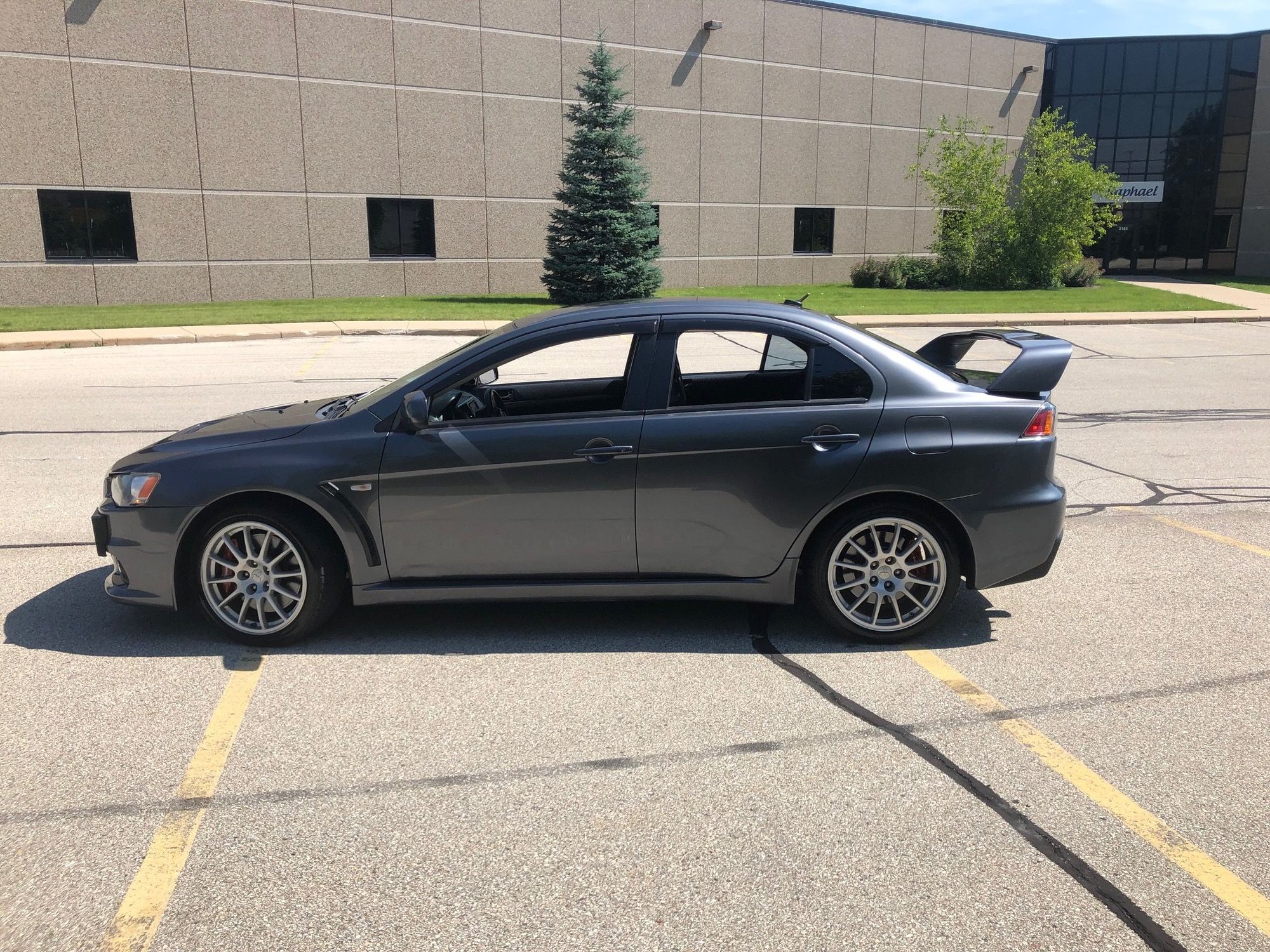 2008 Mitsubishi Lancer Evolution - 2008 Mitsubishi Lancer Evolution GSR - Used - VIN JA3AW86V48U049905 - 109,671 Miles - 4 cyl - AWD - Manual - Sedan - Gray - West Allis, WI 53219, United States