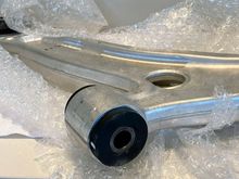 ^Lower control arm, front left-hand side 4013A181 