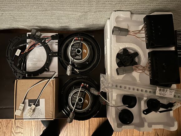 Component speaker set with Amazon wiring and backstraps