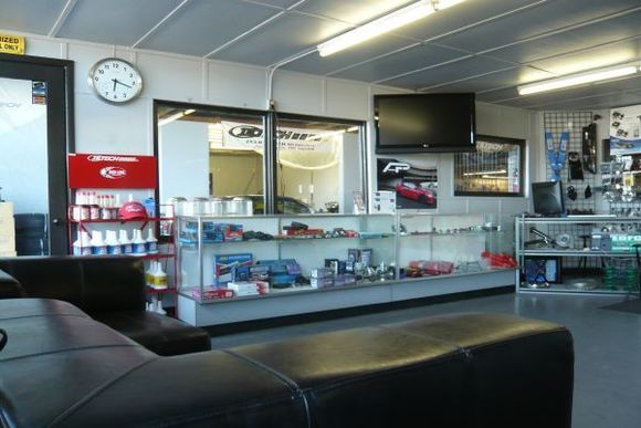 ILLTech Auto Salon Showroom