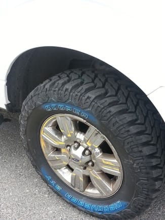 I put Discovere STT   275/65/18....love these tires