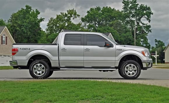 AutoSpring 1.5&quot; Leveling Kit (2&quot; Total Lift)
Stock Tires/Wheels