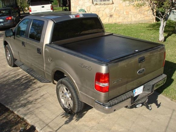 'Nother view, the shutter's box only takes up about 8"x8" in the front of the bed.