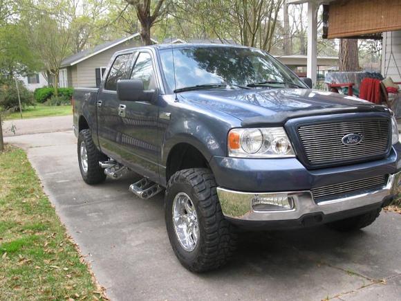 Conversion Complete for now 2004 F150 SCREW 2 W/D 5.4 Triton W/Edge CS programmer, 3" level kit W 3" body lift, 35 X 12.50 X 18 Kumho Road Ventures on Helo Maxx 6 rims,