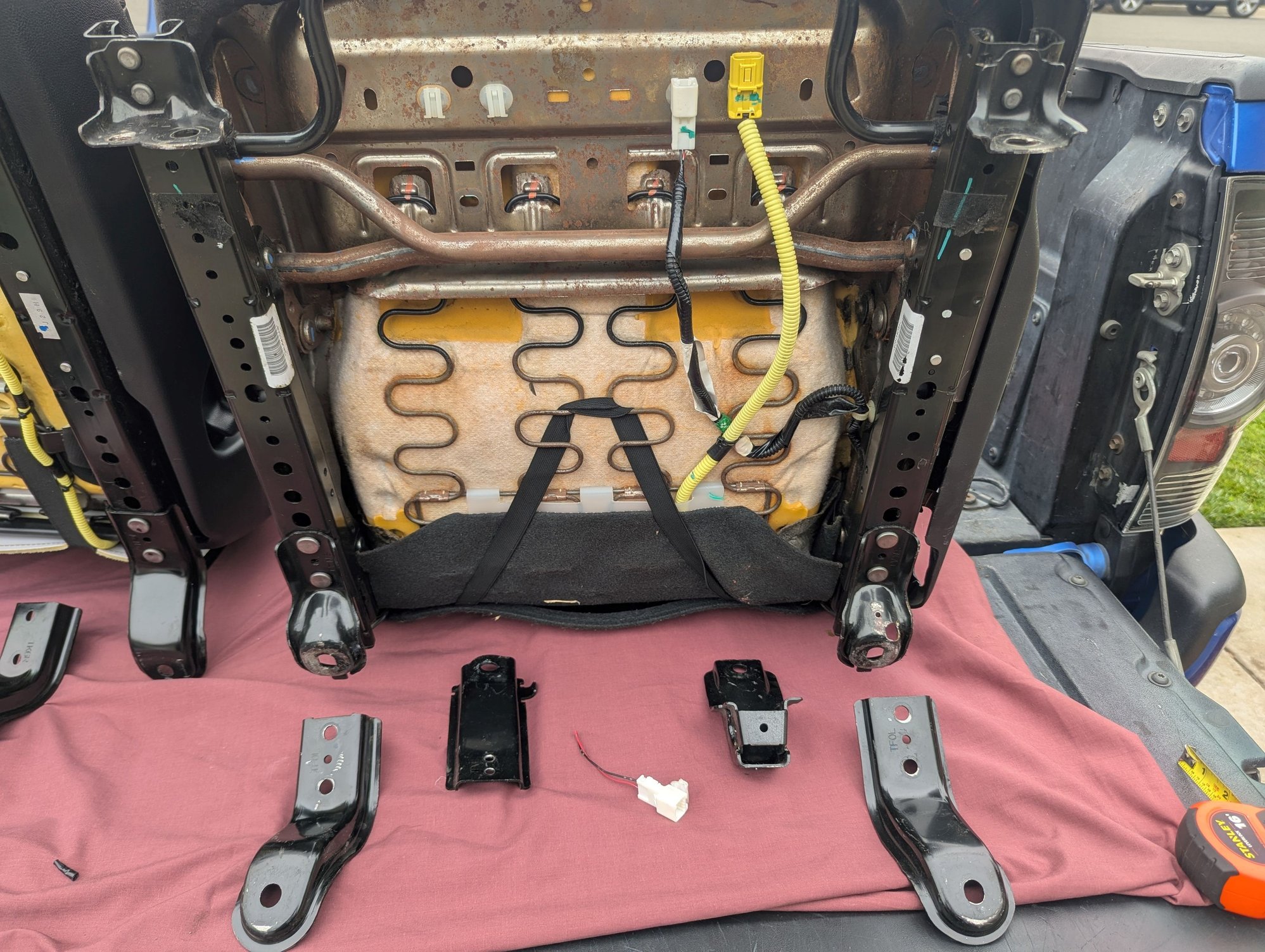 Fit seat brackets and 3 pin connector