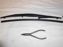 I used a pair of needle nosed pliers to gently lift the end of the rubber wiper blade out of the arm .At this point simply slide both spines out of the rubber insert.