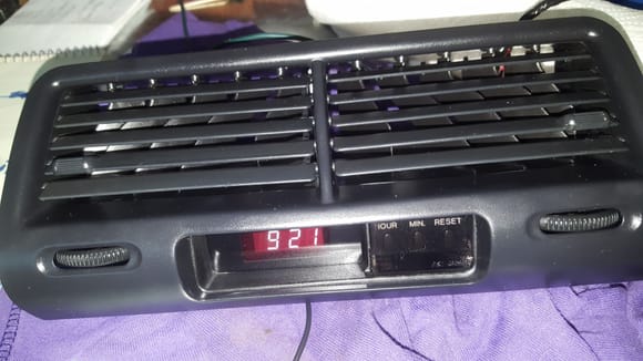 EF9 center vent-clock.
