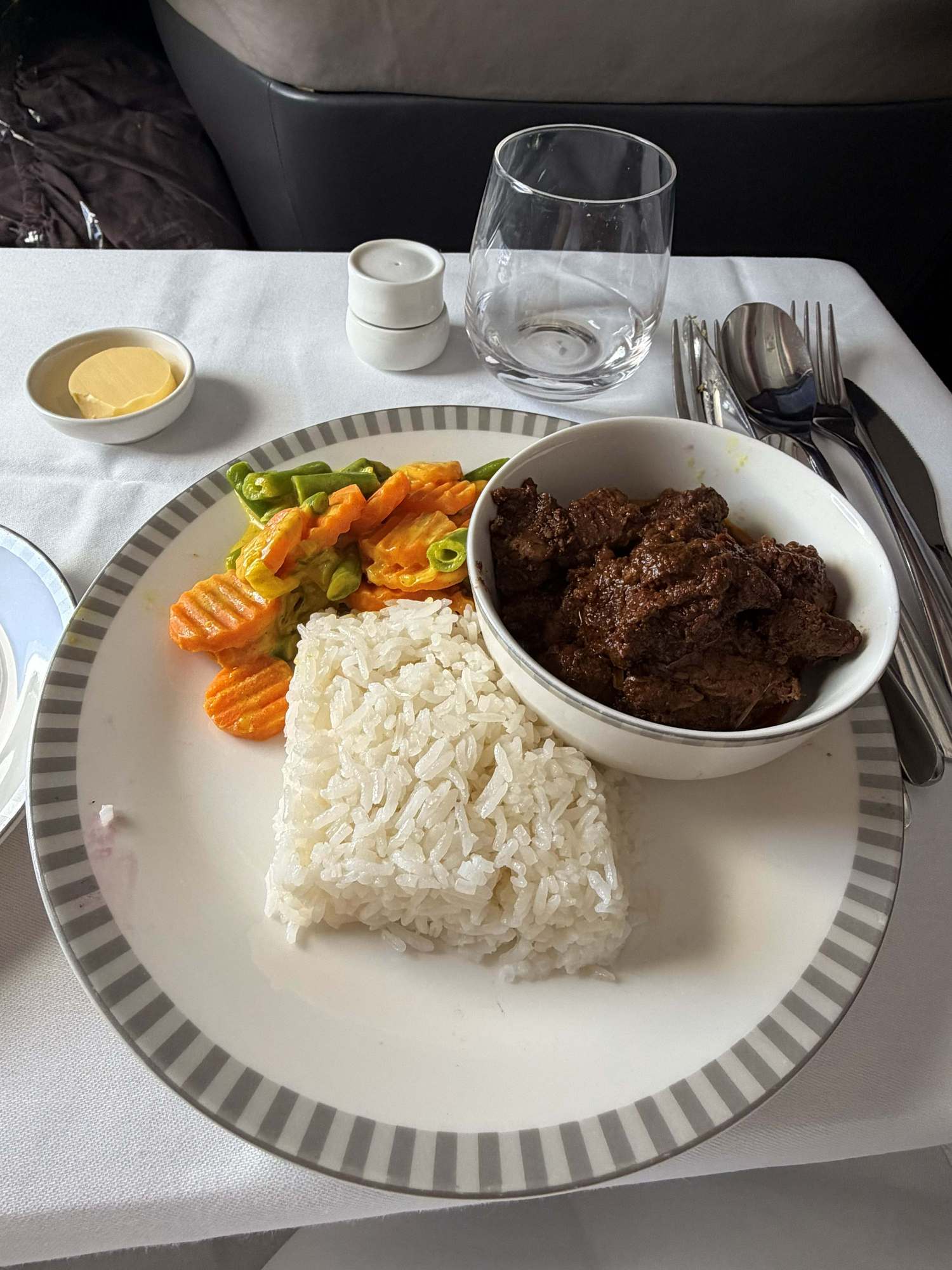 Beef Rendang - the meat taste okay, but the rice is nowhere like the coconut rice as advertised. The side veggie taste good.