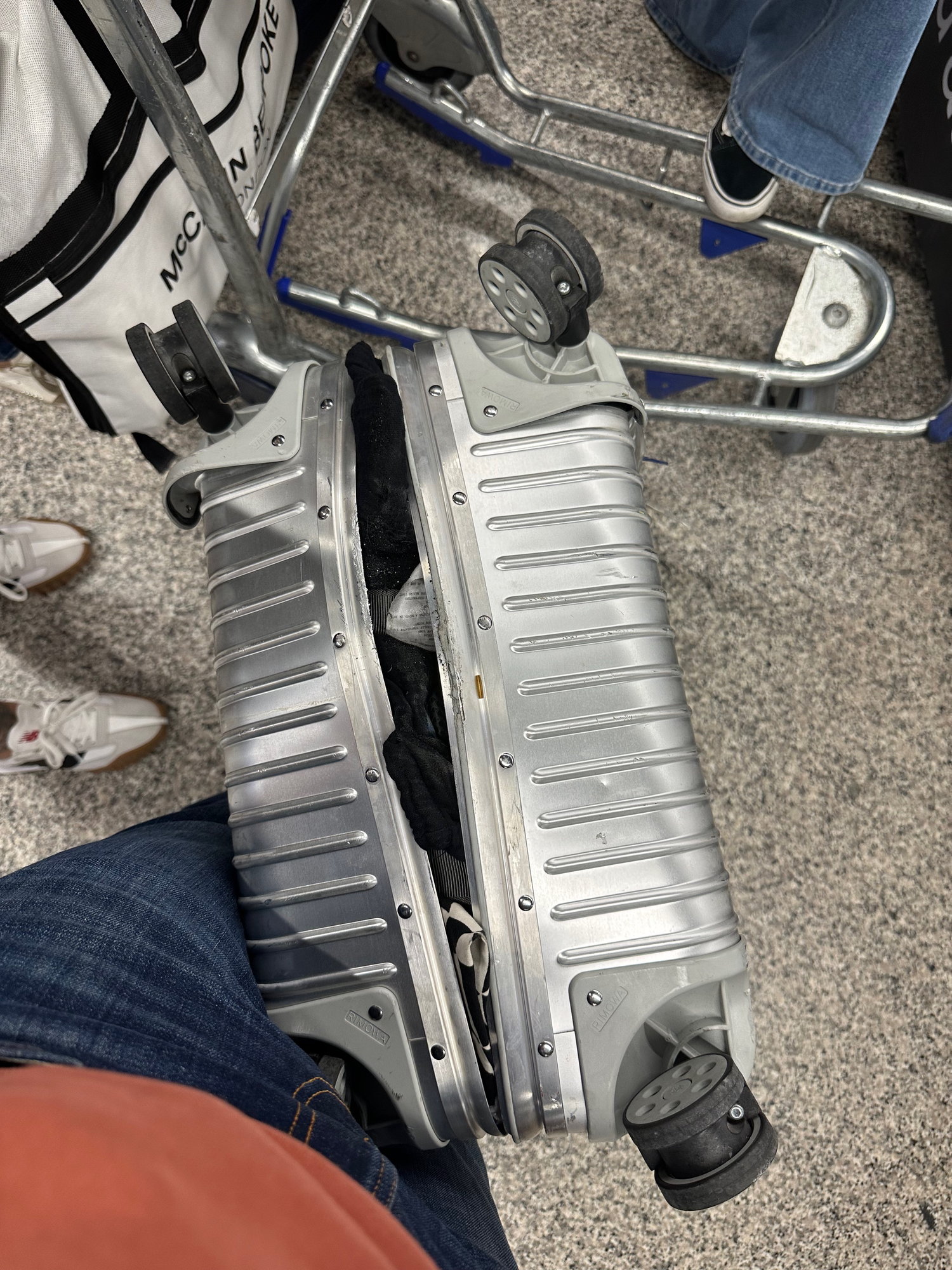 Vueling destroyed my Rimowa Check-in L - FlyerTalk Forums