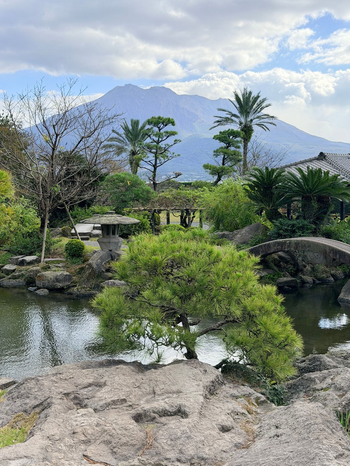 Sengan-en park 30 mins before volcano eruption.