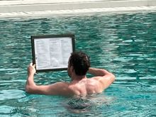 Some person still have an appetite after a big seafood lunch !