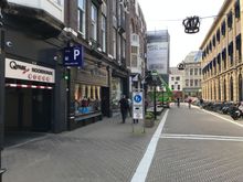 Entrance carpark at Heulstraat. Look closely for the green light to enter or watch the red light when a car exits. (Side note: to the right is IHG sisterhotel the Indigo). This carpark is available 24/7