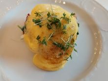 Eggs Benedict with ham