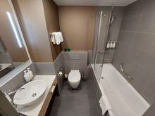 Bathroom of Junior Suite / Holiday Inn Düsseldorf Tolouser Allee