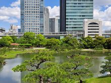 Lots of beautiful rock and water features in  the Kyu shiba rikyu garden. It is such a contrast from the neon and bustle of chuo-dori shopping street in ginza to the peaceful gardens of Tokyo.