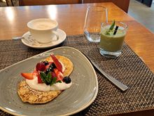 The cathay pacific  f lounge pancakes and a cathay delight