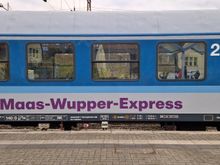 Thanks to AI, I was able to decipher the whole jumble of letters and numbers on the side of the carriage. For example, Bnrdz simply means: standard second-class carriage with central aisle, no own traction, doors at both ends, and electrically heated.