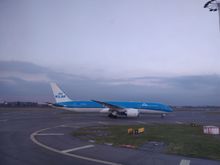 KL Dreamliner taxiing at AMS