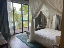 Beach House 1 bdrm suite - bedroom