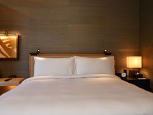 Comfortable bed (firm)