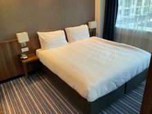 2 person bed : Queen size | powerplug available bedside | matras & bed was comfy firm