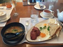 Airport and lounge busy, more people than I have seen here for long time. Excellent service nevertheless by Cathay staff. 