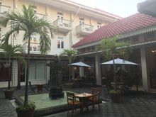A better view on the heritage wing with the standard rooms