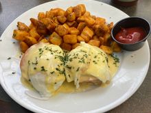 Eggs Benedict at the Hyatt, Globalist benefit. 