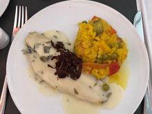 I usually like the sea bass on this route. This time the fish was fine but the risotto was grossly overcooked. The risotto offered in the Swiss lounge was much better.