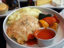 Air France Lunch main, DXB-CDG, October 2022
“Chicken supreme in tomato and basil sauce, potato puree and chopped vegetables”