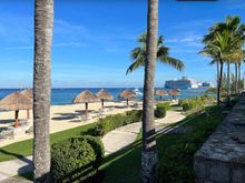 Northern beach in front of Reef rooms