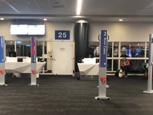 DL new boarding pillars at LAX.  Note how Comfort + stays close to the old "Premium" pole, while Sky Priority is now on the side.  No poles for Main 3 and Basic.