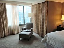 Suite: bedroom.