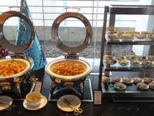 Evening happy hour snacks at the lounge: 2 hot, 2 cold choices