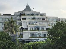 Level 7 : presidential suite
Level 6  + 4 : regency executive premium suites
Level 5 + 3 : regency standard suites 