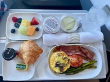 AY JFK-HEL breakfast. Served at 1:30 pm Finnish time. No options, the same tray for everyone. 