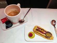Coffee and dessert in SWISS Business class 
