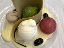 The ball of matcha ice cream here was this dish's best hit; I really enjoyed it as a whole and the presentation was very impressive as well. 