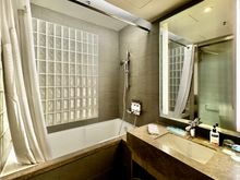 Bathroom with bathtub 