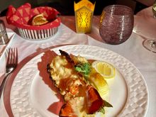 Lobster Thermidor with potato gratin, grilled asparagus and lemon cheek - Lobster was way over-cooked though flavour and seasoning was spot on, I give it a 5/10. The SQ version I had couple weeks earlier ex-SIN was way better.