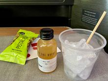 Pre-Meal Drink and nut service DFW-OGG